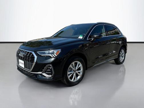 Mythos Black Metallic 2025 Audi Q3 Premium 45 TFSI S line quattro Tiptronic