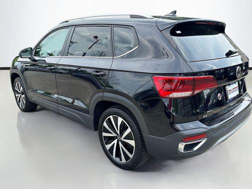 Deep Black 2023 Volkswagen Taos 1.5T SE