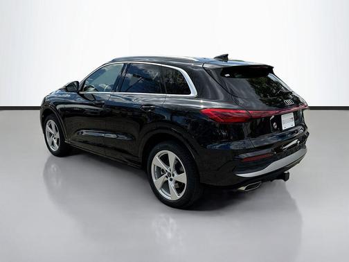 Mythos Black Metallic 2025 Audi Q5 Premium Plus TFSI quattro S tronic