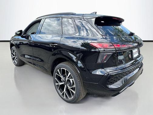 Mythos Black Metallic 2026 Audi Q3 TFSI quattro S tronic