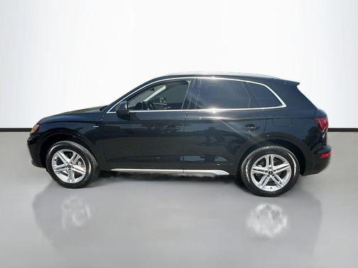 Mythos Black Metallic 2024 Audi Q5 e 55 S line Premium Plus