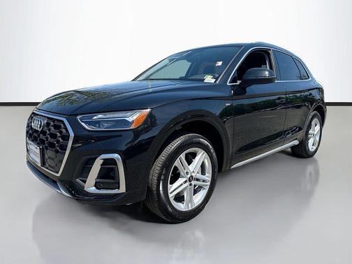Mythos Black Metallic 2024 Audi Q5 e 55 S line Premium Plus