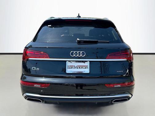 Mythos Black Metallic 2024 Audi Q5 e 55 S line Premium Plus