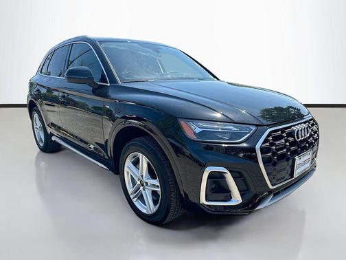 Mythos Black Metallic 2024 Audi Q5 e 55 S line Premium Plus