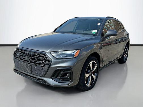 Daytona Gray Pearl Effect 2024 Audi Q5 45 S line Premium Plus