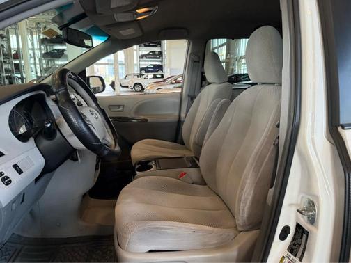 2014 Toyota Sienna LE