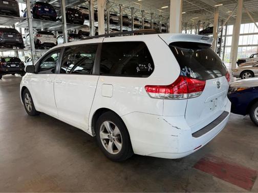 2014 Toyota Sienna LE