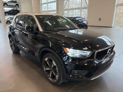 2021 Volvo XC40 T5 Momentum