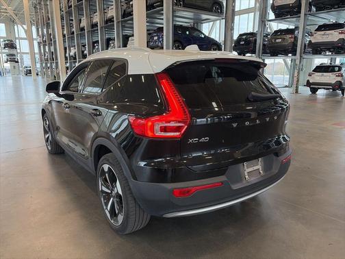 2021 Volvo XC40 T5 Momentum
