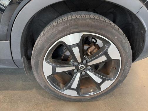 2021 Volvo XC40 T5 Momentum