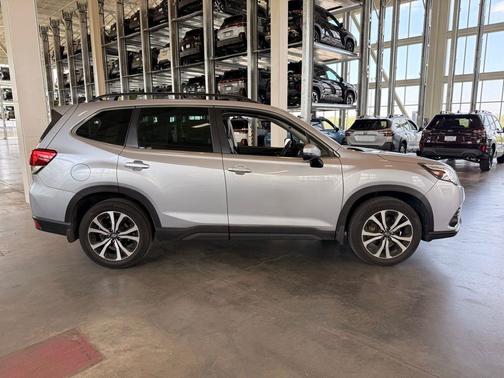 Ice Silver Metallic 2022 Subaru Forester Limited