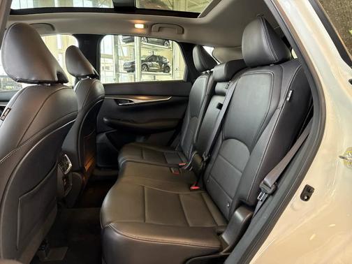 2022 INFINITI QX50 Luxe
