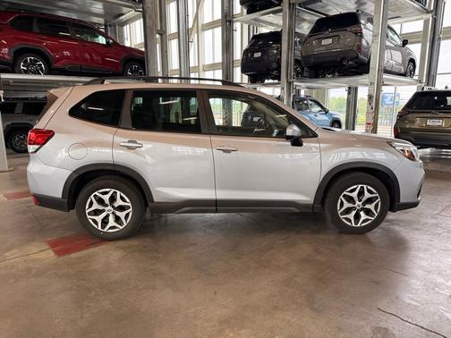 Ice Silver Metallic 2021 Subaru Forester Premium