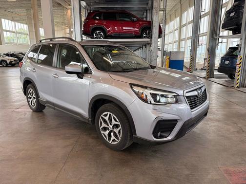 Ice Silver Metallic 2021 Subaru Forester Premium