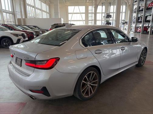 2019 BMW 330 i xDrive