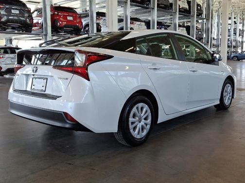 2022 Toyota Prius LE