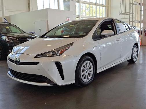 2022 Toyota Prius LE