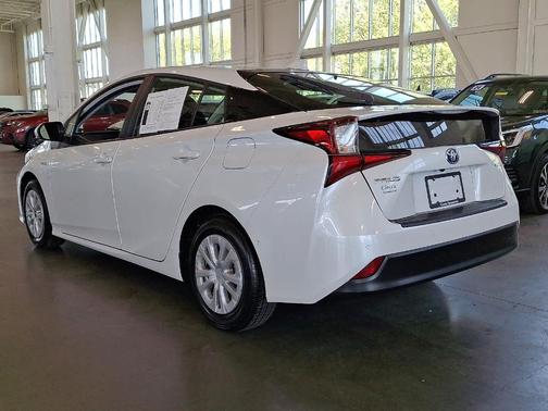 2022 Toyota Prius LE