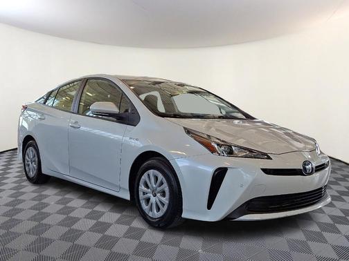2022 Toyota Prius LE