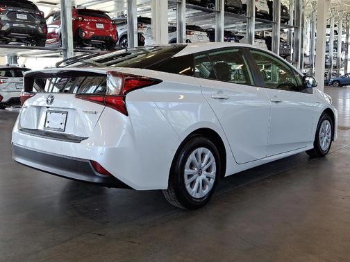 2022 Toyota Prius LE