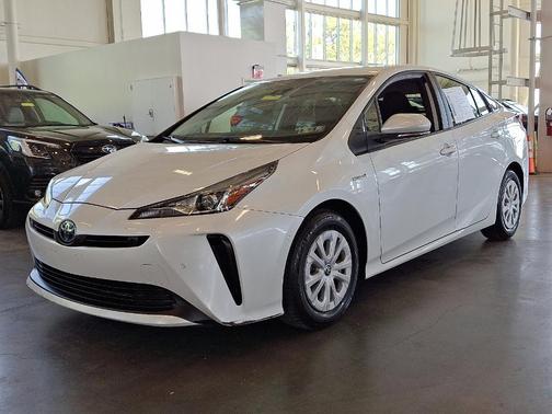 2022 Toyota Prius LE