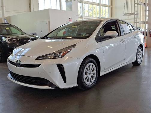 2022 Toyota Prius LE