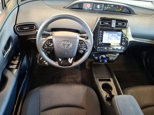 2022 Toyota Prius LE