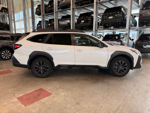 Crystal White Pearl 2023 Subaru Outback Onyx Edition XT
