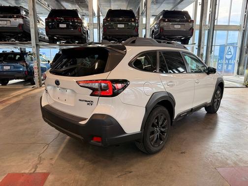 Crystal White Pearl 2023 Subaru Outback Onyx Edition XT