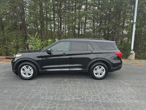 Agate Black Metallic 2023 Ford Explorer XLT