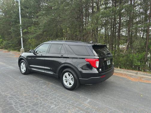Agate Black Metallic 2023 Ford Explorer XLT