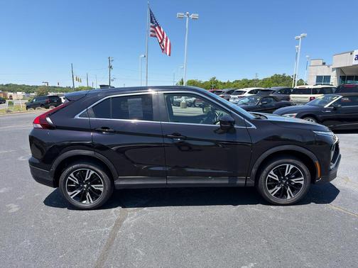 Labrador Black Pearl 2025 Mitsubishi Eclipse Cross SE