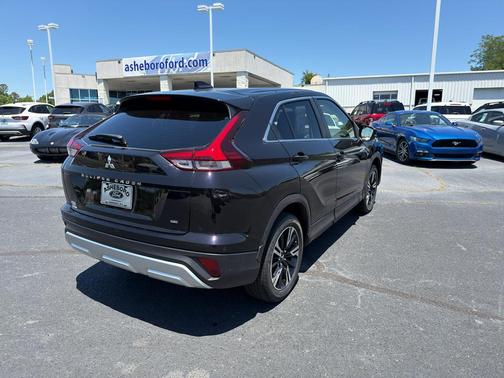 Labrador Black Pearl 2025 Mitsubishi Eclipse Cross SE