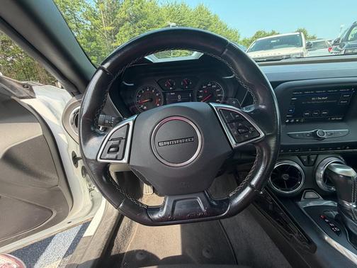 Summit White 2019 Chevrolet Camaro 1LT