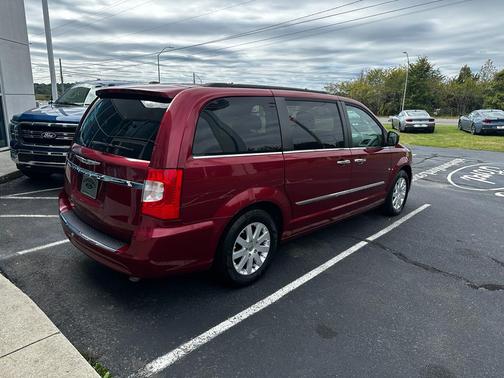 2015 Chrysler Town & Country Touring