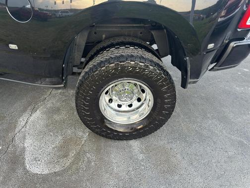 Diamond Black Crystal Pearlcoat 2019 RAM 3500 Big Horn Crew Cab 4x4 8' Box