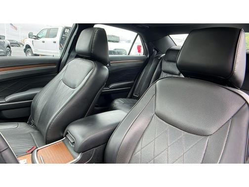 2016 Chrysler 300C Platinum