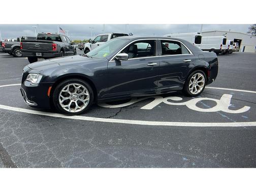 2016 Chrysler 300C Platinum