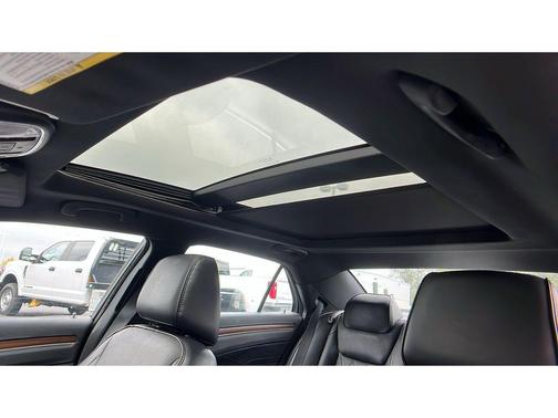 2016 Chrysler 300C Platinum