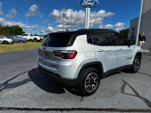 2024 Jeep Compass Trailhawk