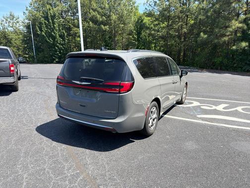 Ceramic Gray Clearcoat 2023 Chrysler Pacifica Limited