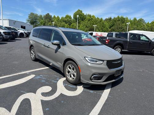 Ceramic Gray Clearcoat 2023 Chrysler Pacifica Limited