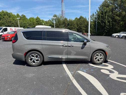 Ceramic Gray Clearcoat 2023 Chrysler Pacifica Limited