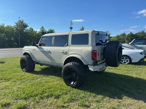 Desert Sand 2025 Ford Bronco Base