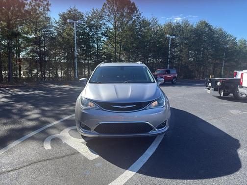 2018 Chrysler Pacifica Touring-L