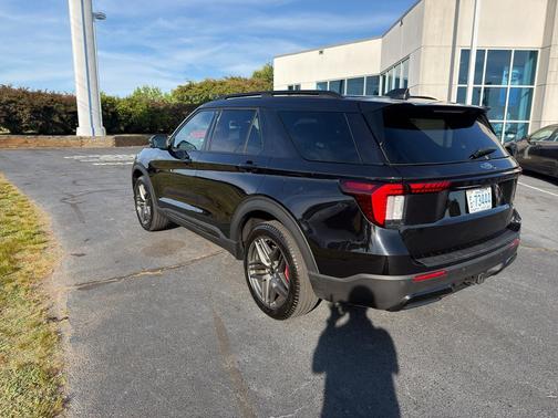 Agate Black Metallic 2025 Ford Explorer ST-Line
