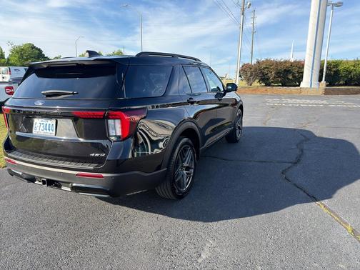 Agate Black Metallic 2025 Ford Explorer ST-Line