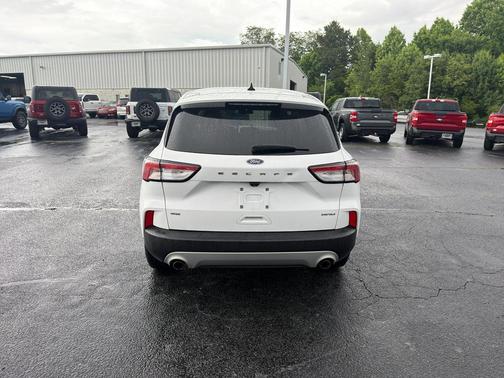 Oxford White 2022 Ford Escape SE