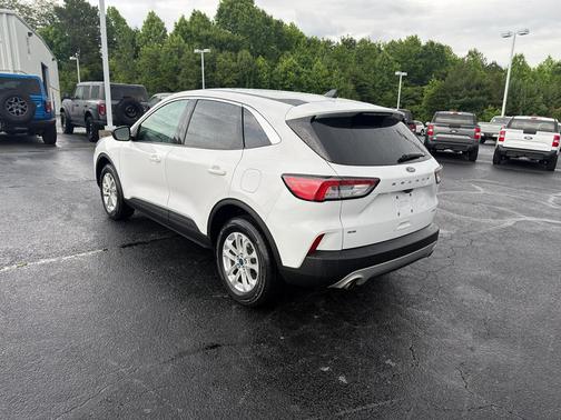 Oxford White 2022 Ford Escape SE
