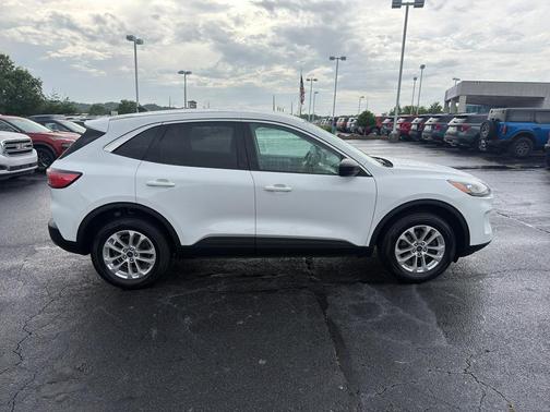 Oxford White 2022 Ford Escape SE